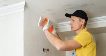 installation-ceiling-moldings (1)