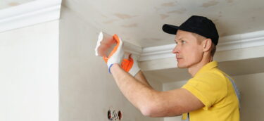 installation-ceiling-moldings (1)